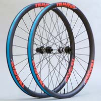 Trackstar Premium-33L, unas ruedas de carbono ligeras, resistentes y económicas para bicis de XC y Trail