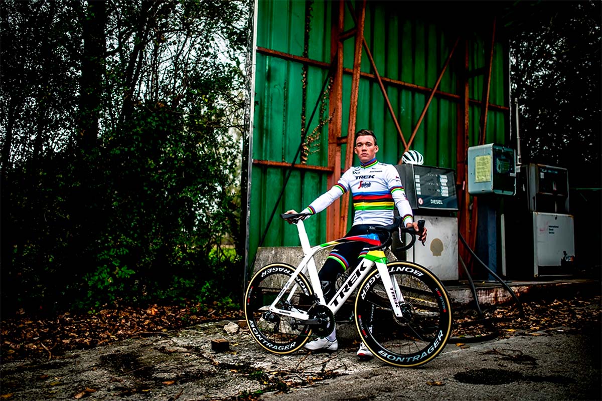 La Trek Madone SLR en edición arcoiris de Mads Pedersen, el campeón del mundo de ciclismo en ruta
