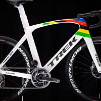 Así se fabricó la exclusiva Trek Madone SLR en edición arcoiris de Mads Pedersen