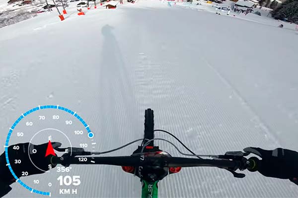 Vincent Tupin rodando a más de 100 km/h en la Alpine Snow Bike de Châtel