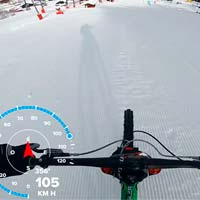Vincent Tupin rodando a más de 100 km/h en la Alpine Snow Bike de Châtel