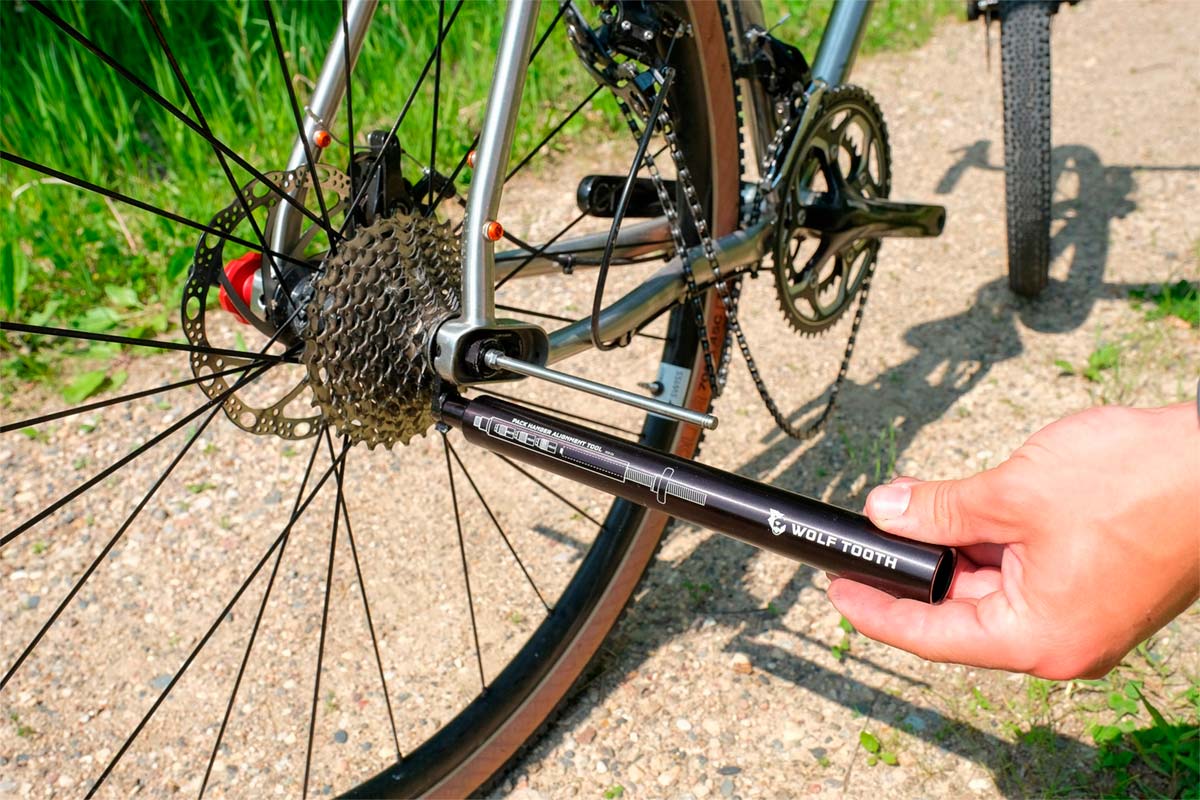 En TodoMountainBike: Wolf Tooth Components lanza una práctica herramienta para enderezar la patilla del cambio