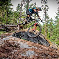 Aprendiendo a rodar por el Diesel Wolf Trail de Pemberton con Yoann Barelli