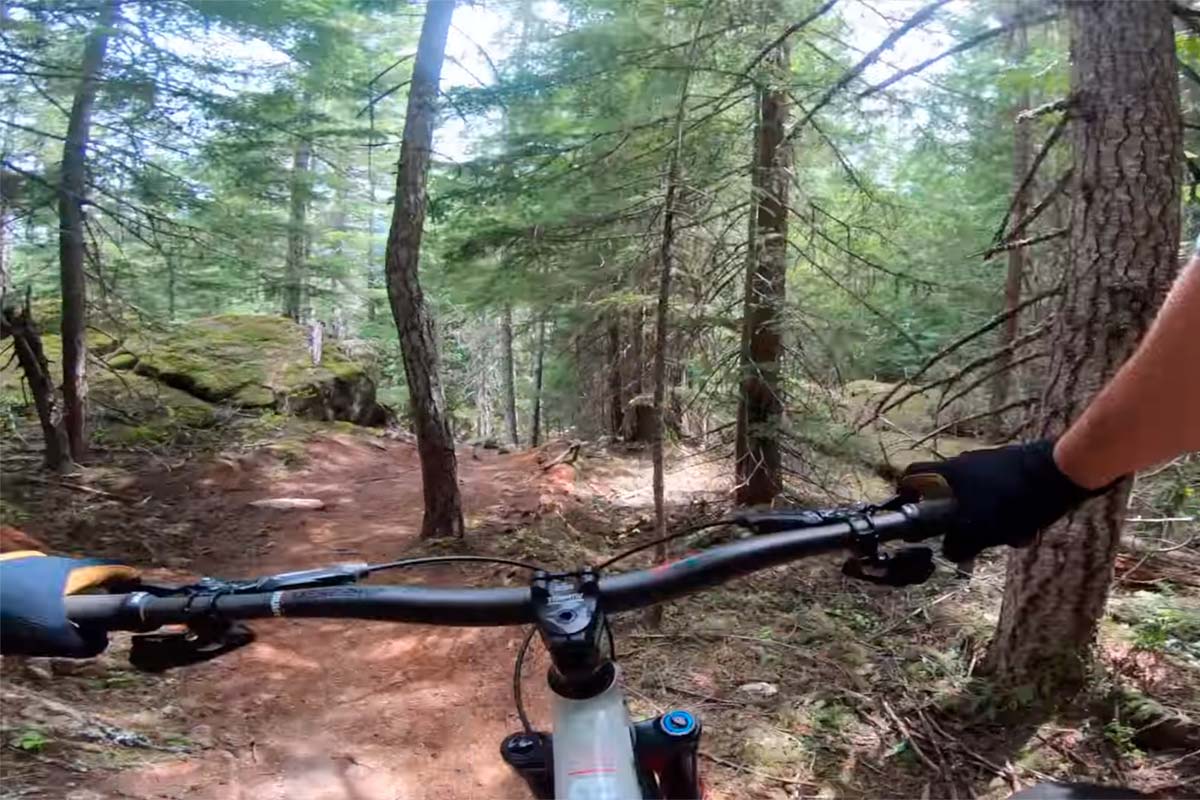 En TodoMountainBike: Aprendiendo a rodar por el Green Monster Trail de Whistler con Yoann Barelli